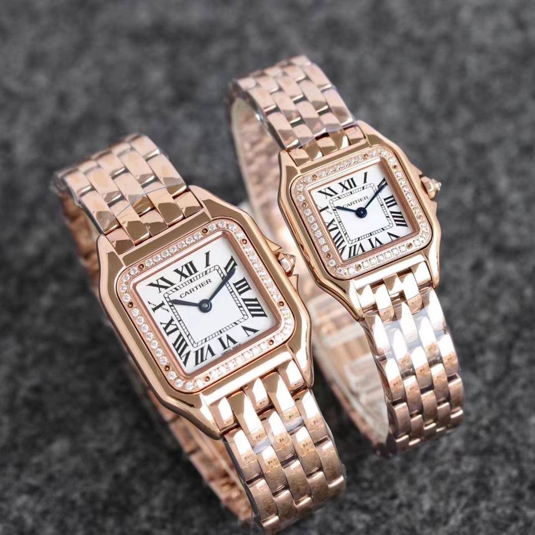 Taiwan factory Cartier Cheetah collection, magnificent and unrestrained, is the aesthetic style conveyed by Cheetah. It is sleek and alluring, soft and snug on the wrist as if dancing on the skin. The unique shape highlights the mature, elegant, confident