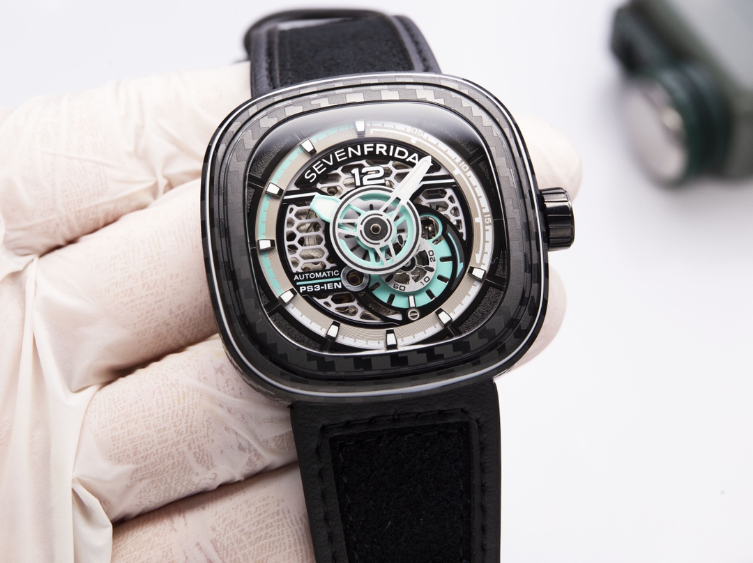 ?? Carbon fiber style fifth generation introduced
Skeletonized dial with carbon fiber overlay,
Start the New Year with lightness.

SEVENFRIDAY
7 Seven Fridays 5
PS3/02
(Focus on the original new console)