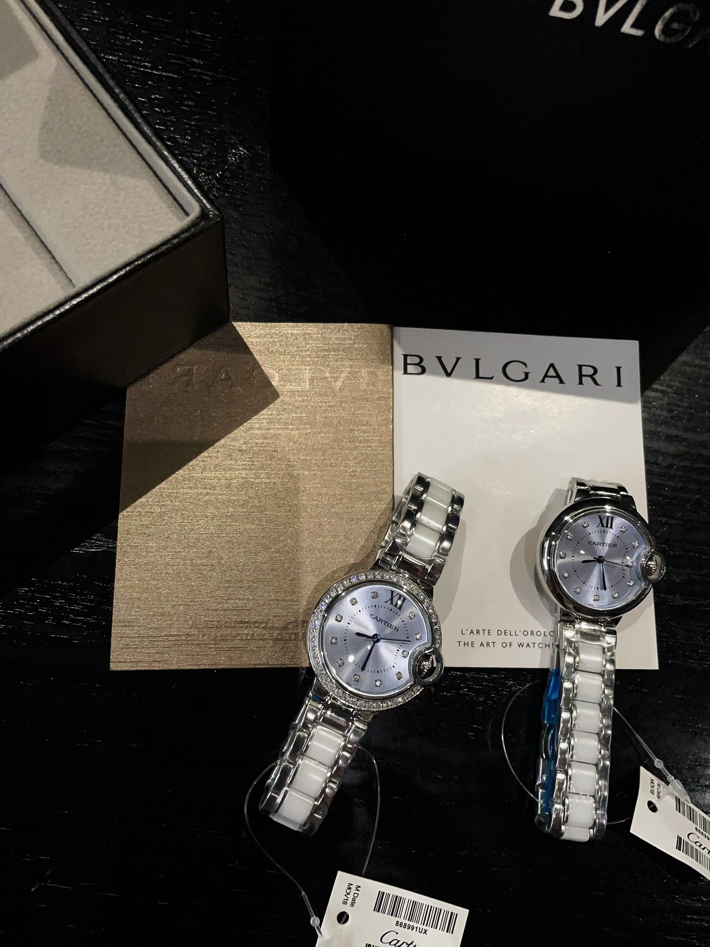 ?? Ceramic white 300 gold 320 diamond ?20
?? Fisheye blab glass
Cartier Ballon Bleu, exquisite 33mm quartz watch, traditional three-hand design starry sky running time flow special craftsmanship diamond setting, personality perfect match fish-eye sapphire