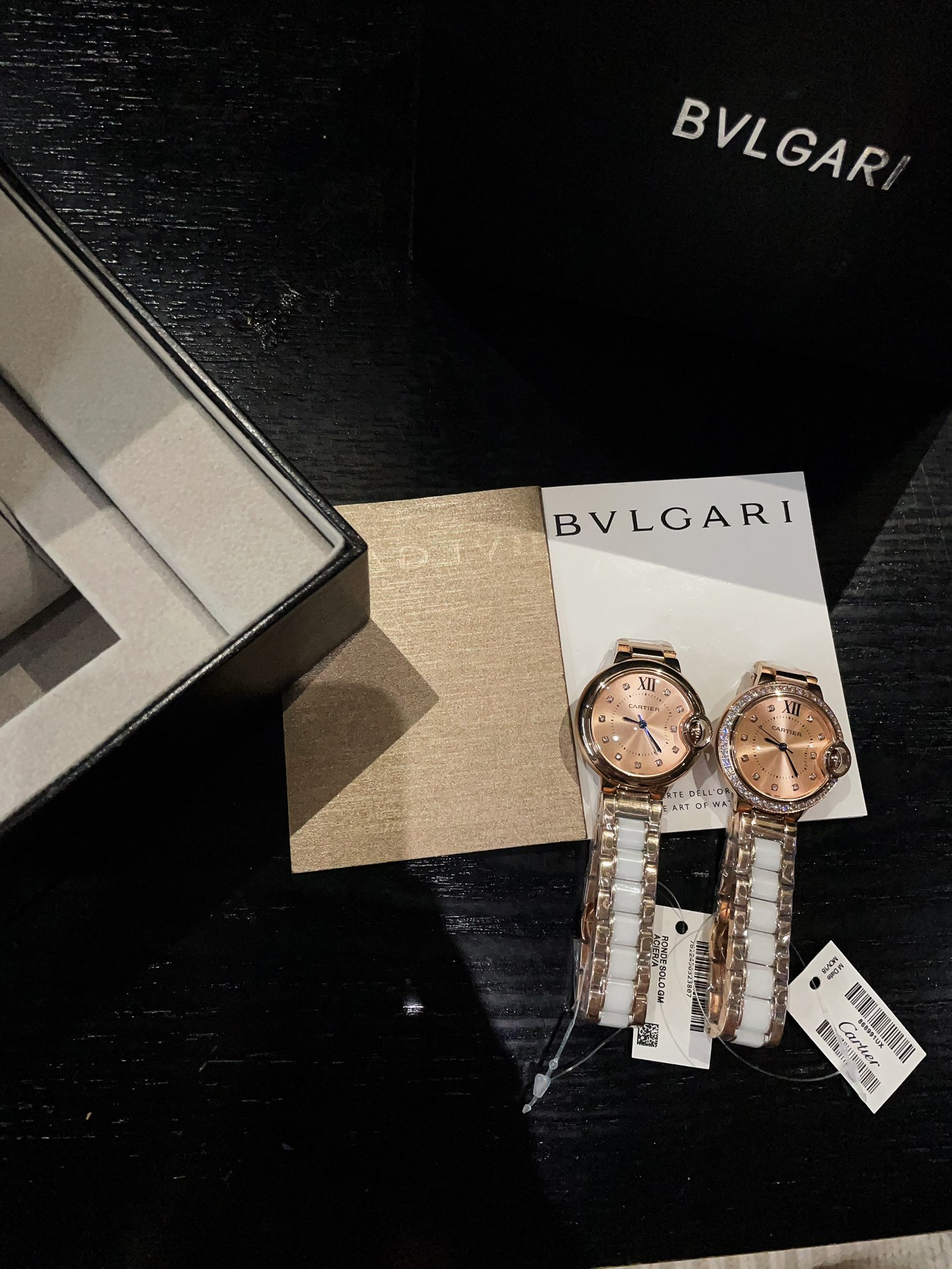 ?? Ceramic white 300 gold 320 diamond ?20
?? Fisheye blab glass
Cartier Ballon Bleu, exquisite 33mm quartz watch, traditional three-hand design starry sky running time flow special craftsmanship diamond setting, personality perfect match fish-eye sapphire