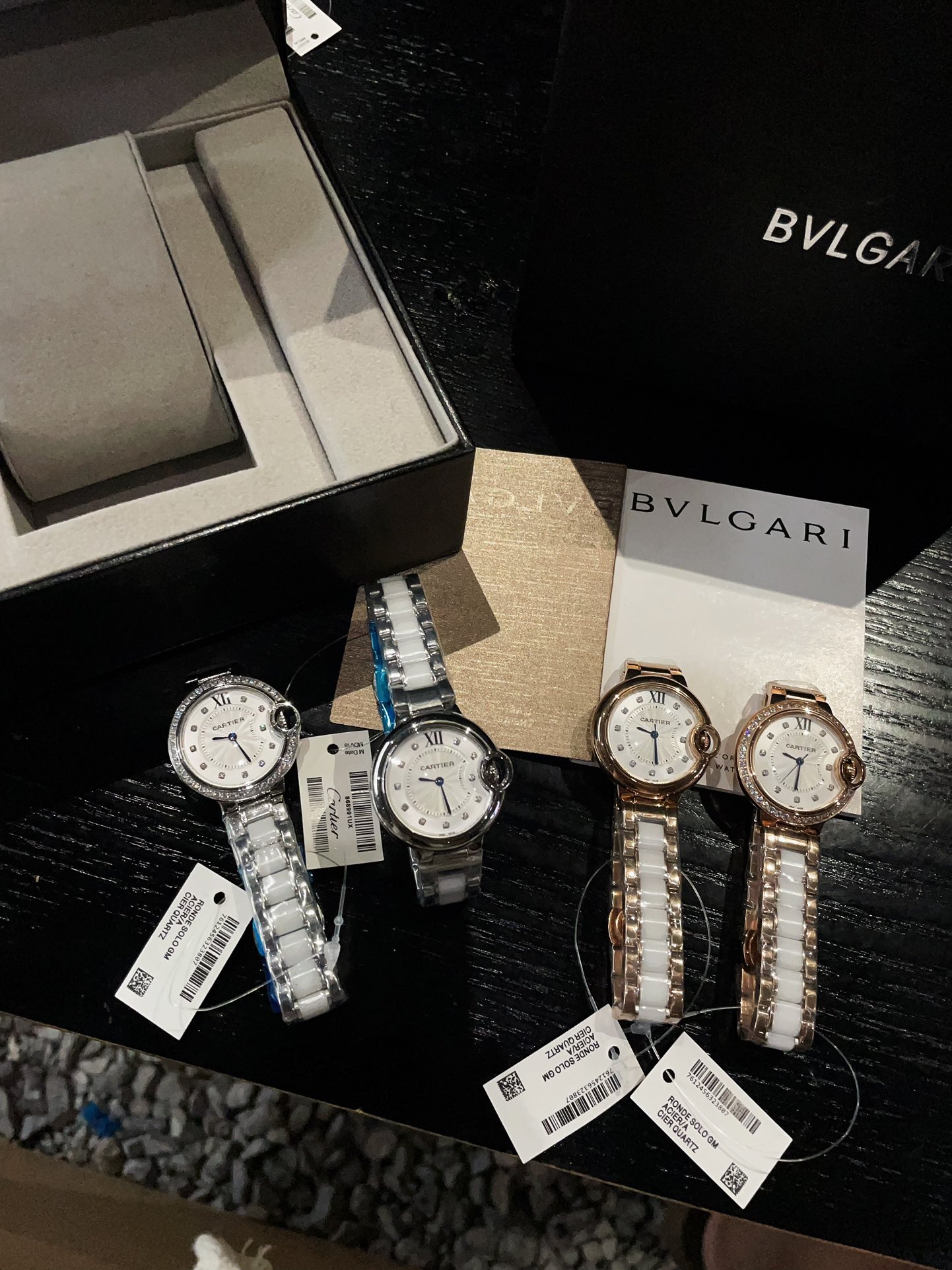 ?? Ceramic white 300 gold 320 diamond ?20
?? Fisheye blab glass
Cartier Ballon Bleu, exquisite 33mm quartz watch, traditional three-hand design starry sky running time flow special craftsmanship diamond setting, personality perfect match fish-eye sapphire