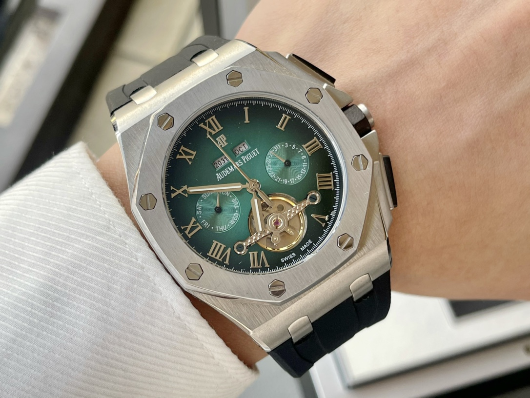Same as 700. Audemars Piguet ? ? Royal Oak Offshore collection Anti-glitter mineral glass 42mm*14mm, waterproof tape with AP lettering original pin buckle automatic mechanical movement, dial with Audemars Piguet's exclusive "Mega Tapisserie" strong three-
