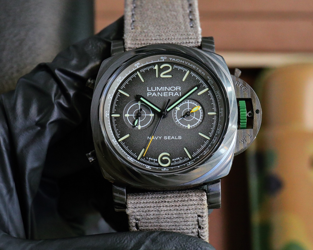 As 850
The V7 new Panerai SUBMERSIBLE BGM-Tech ? - 47mm submersible series metal-glass watch with original imported 2555 automatic mechanical movement ?? made in Panerai 's new BGM-Tech ? material, which offers exceptional strength and scratch resistance.