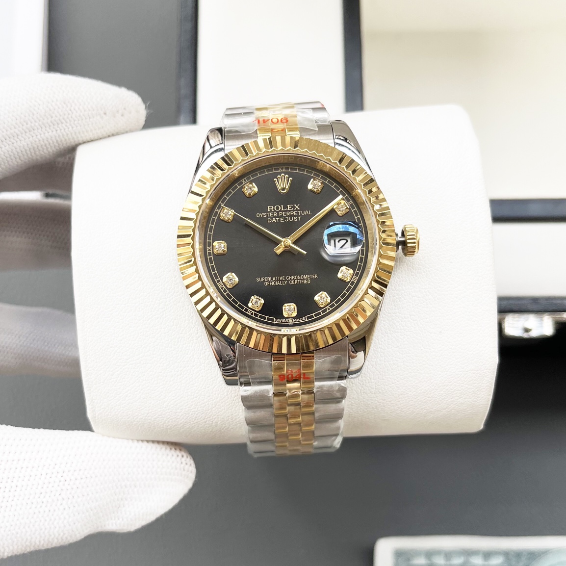 Uni-president 520
White Case 500 Gold Case 520 Brand: Rolex (Datejust) (New three-hand model, Business Casual) Luxury Grand Type: Fine Men's Watch (New) Strap: Genuine cowhide strap (comfortable)/361 stainless steel strap (durable) Movement: Imported Citi