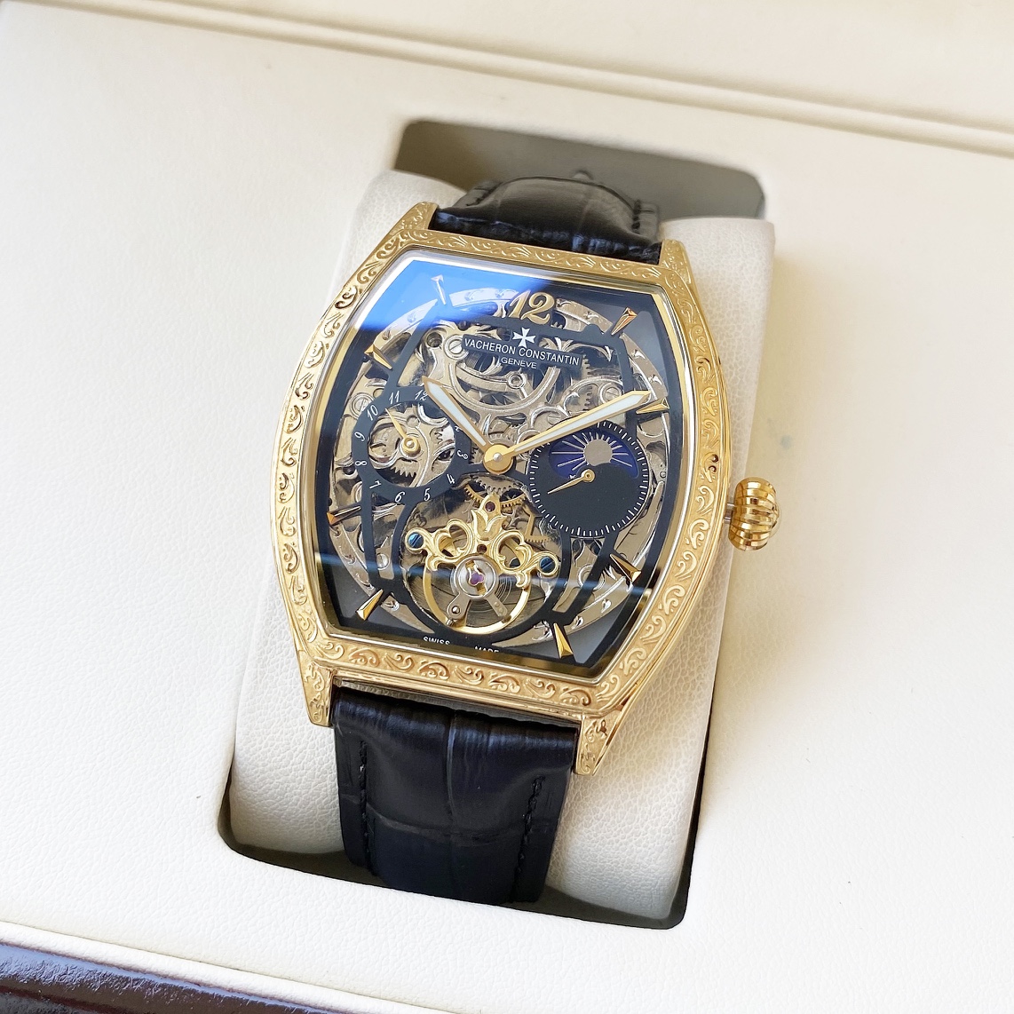 Uniform 600. [Exquisite skeletonized elegance and grandeur] Vacheron Constsntin Men's watch Automatic mechanical movement Mineral tempered glass 316L Stainless steel case Genuine leather strap Fashionable design Business Casual Size: 42mm diameter 12mm th