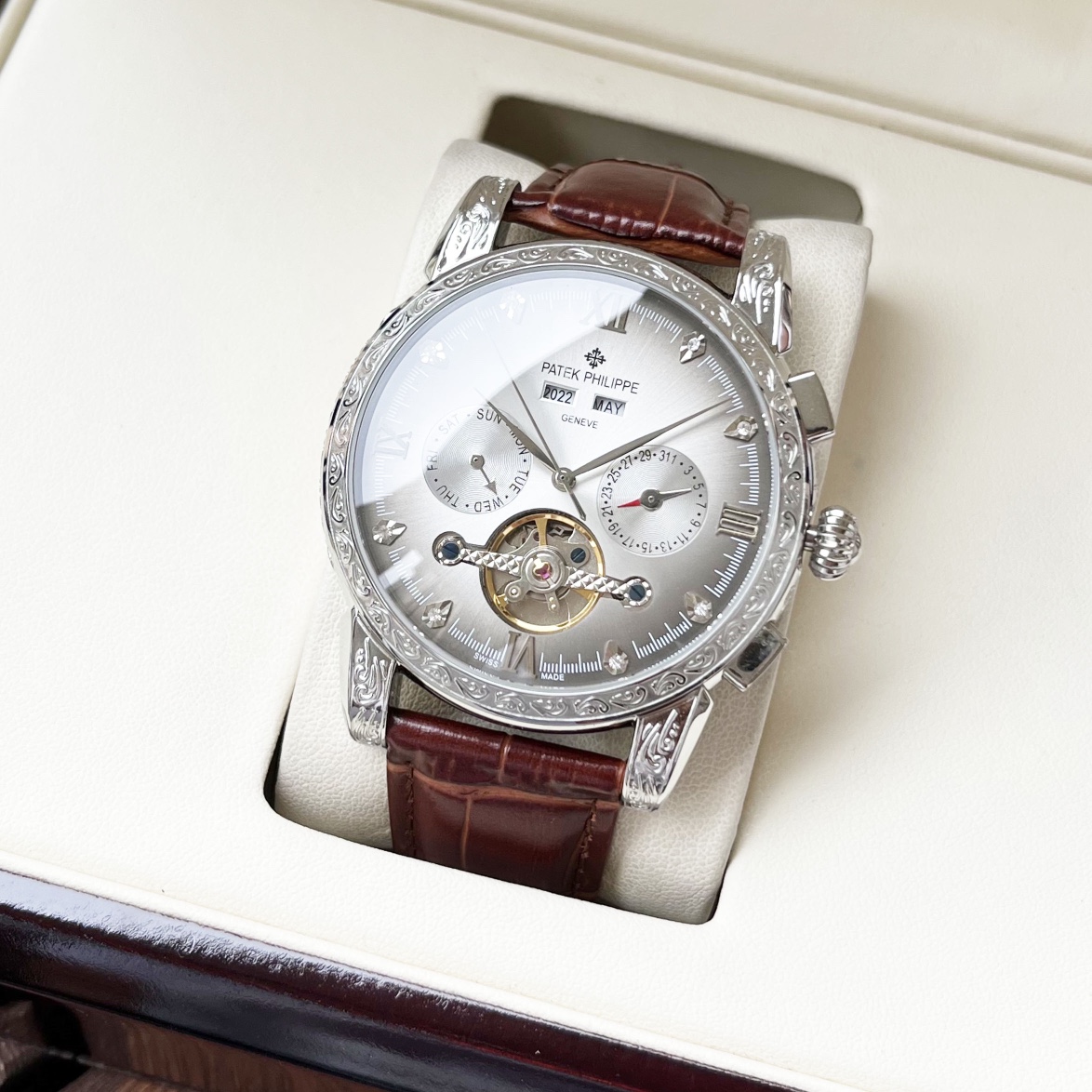 Uniform 650. [New design Elegant Hot Sale] PATEK PHILIPPE Men watch Automatic mechanical movement Mineral tempered glass 316L Stainless steel case Genuine leather strap Stylish and elegant Business Essential size: 42mm diameter 12mm thickness