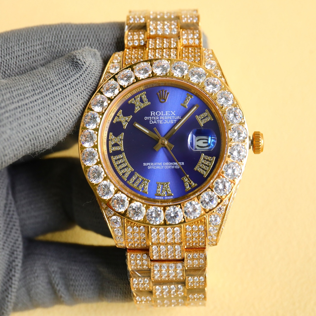 Uniform 1500
The ROLEX Luxury Ultimate Starry Sky version 904 is made of stainless steel and densely set with top-quality Swarovski diamonds, an interpretation of luxury quality, dazzling and charming. The case and bracelet are all studded with diamonds, 