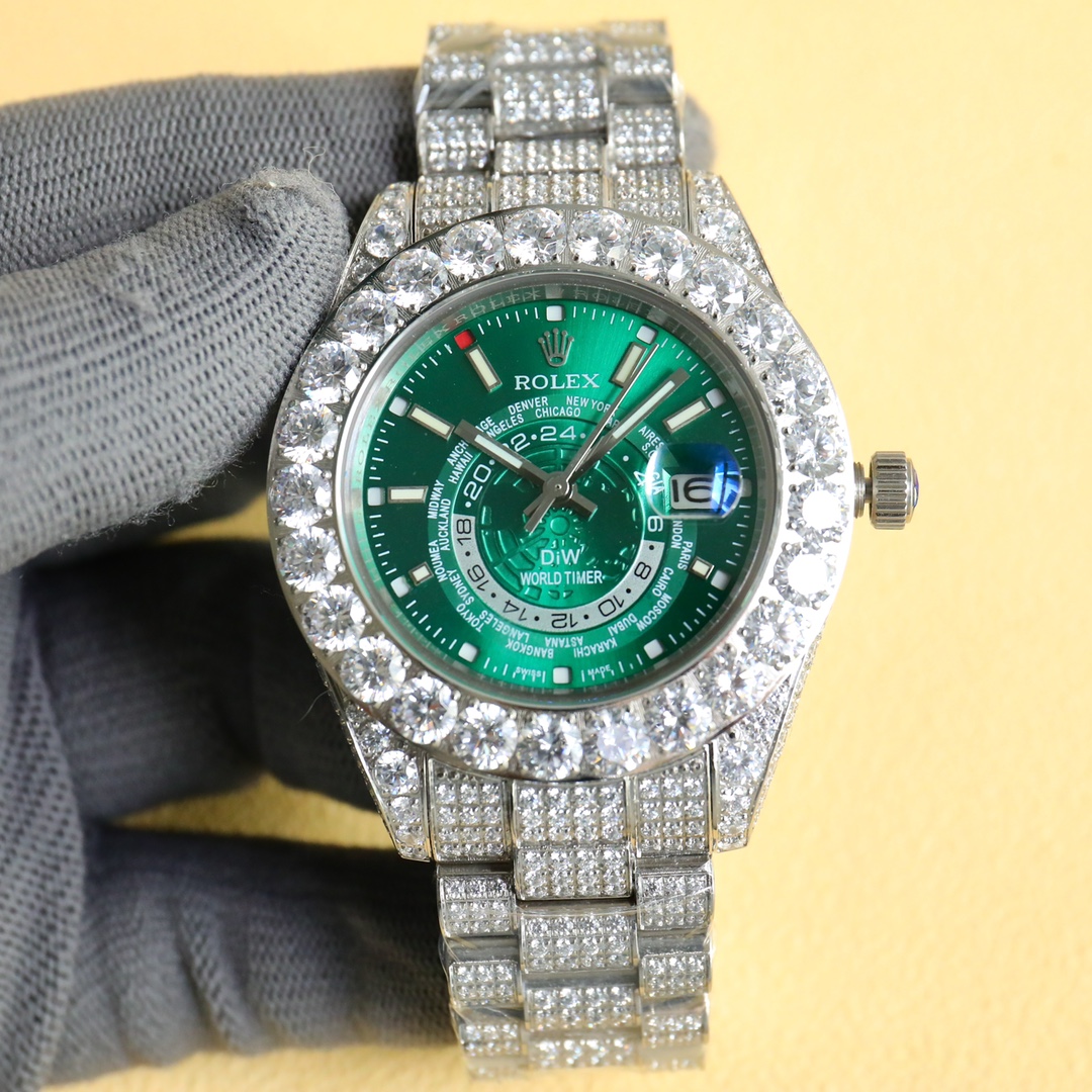 Uniform 1500
The ROLEX Luxury Ultimate Starry Sky version 904 is made of stainless steel and densely set with top-quality Swarovski diamonds, an interpretation of luxury quality, dazzling and charming. The case and bracelet are all studded with diamonds, 