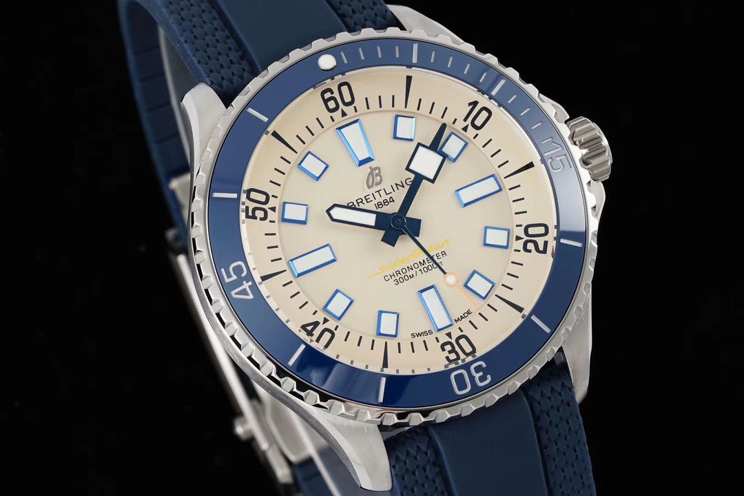 Uniform 1700
TF New Breitling Super Ocean Series Ultimate beauty and dominance!! The high-gloss ceramic bezel, electroplated engravings, the highly three-dimensional logo and the ultimate lines bring a visual delight, and the adjustable length of the stra