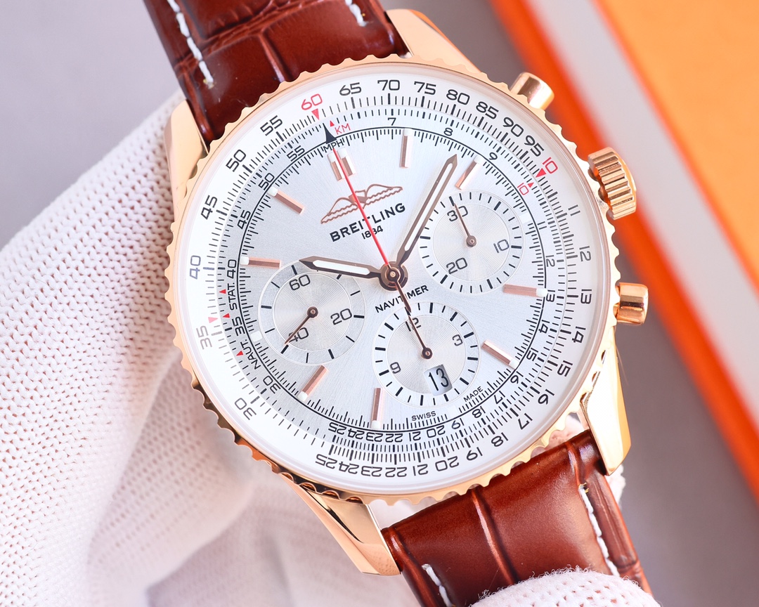 Unification: 1700
To celebrate the 70th anniversary of Breitling's new Navitimer, Breitling reinterprets the classic with bold colors. 43mm in size, the updated version is undoubtedly an authentic aviation chronograph, featuring a ring-shaped flying slide