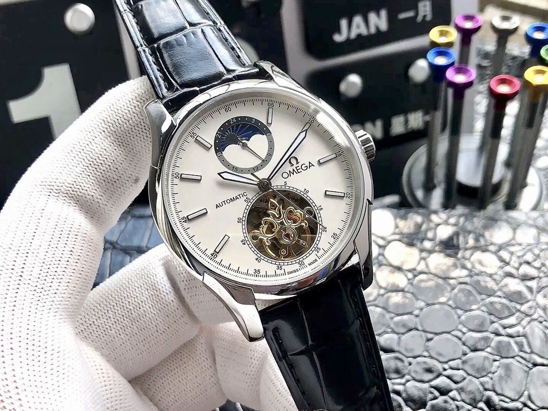 Uniform: Leather 520, steel 540??
Brand: OMEGA ---- Noble HIGH-END men's watch! Luxury grand type, premium top men watch, top mechanical movement (stable) Top 316 stainless steel (durable) Mineral super mirror glass (high definition, durable) strong three