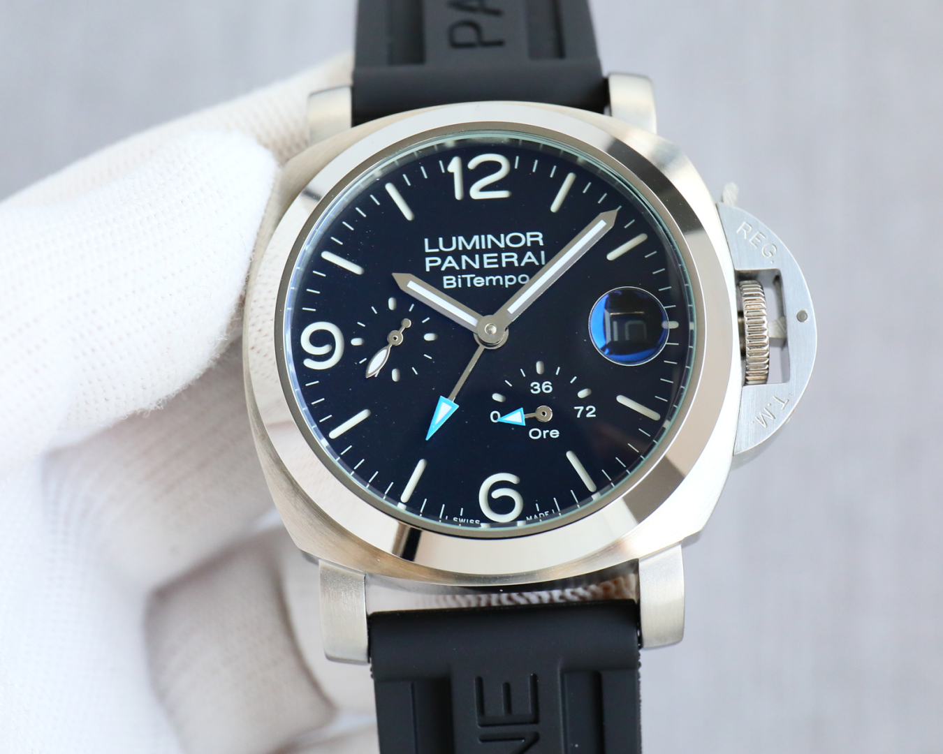 Uni-president 570
Panerai
Collection :LUMINOR collection ???LM8
Size: 44mm diameter, 13mm thickness,
Dial: Black dial, 9-digit silver small seconds sub-dial, 5-digit silver kinetic energy display area, 3-digit date display
Movement: Automatic power displa