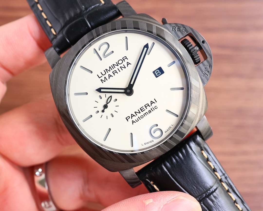 Uniform 600
Panerai SUBMERSIBLE BGM-Tech ? - 47mm Submersible collection ???LM8 metal-glass watch ?? with original imported automatic mechanical movement ?? crafted from Panerai 's new BGM-Tech ? material, which offers exceptional toughness and scratch re