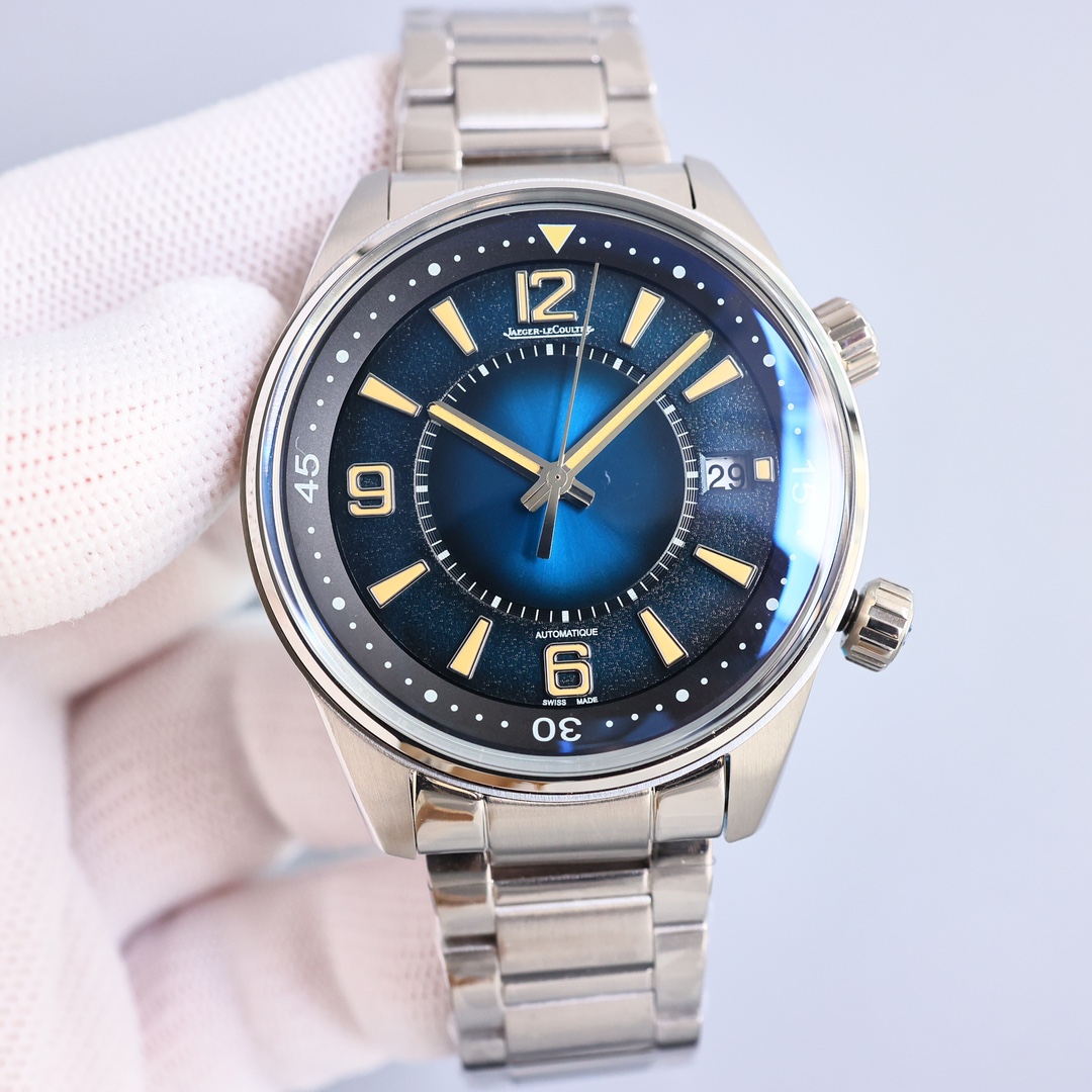 Uniform 1550
Jaeger-lecoultre Beichen collection
41MM in diameter, synchronized original, streamlined stainless steel case for protection, clear and powerful embossed logo on the crown
The dial layout is simple yet not simplistic,
The case is transparent,