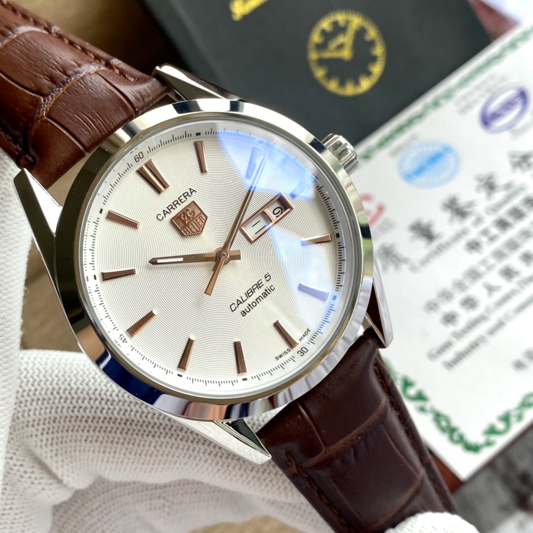 The players have arrived ???? TAG Heuer Carrera collection
?? Leather strap 420 Steel strap ?20 Classic men watch ?? with automatic mechanical movement ?? with stainless steel case, very shiny, fine workmanship with original folding clasp, this is an eleg