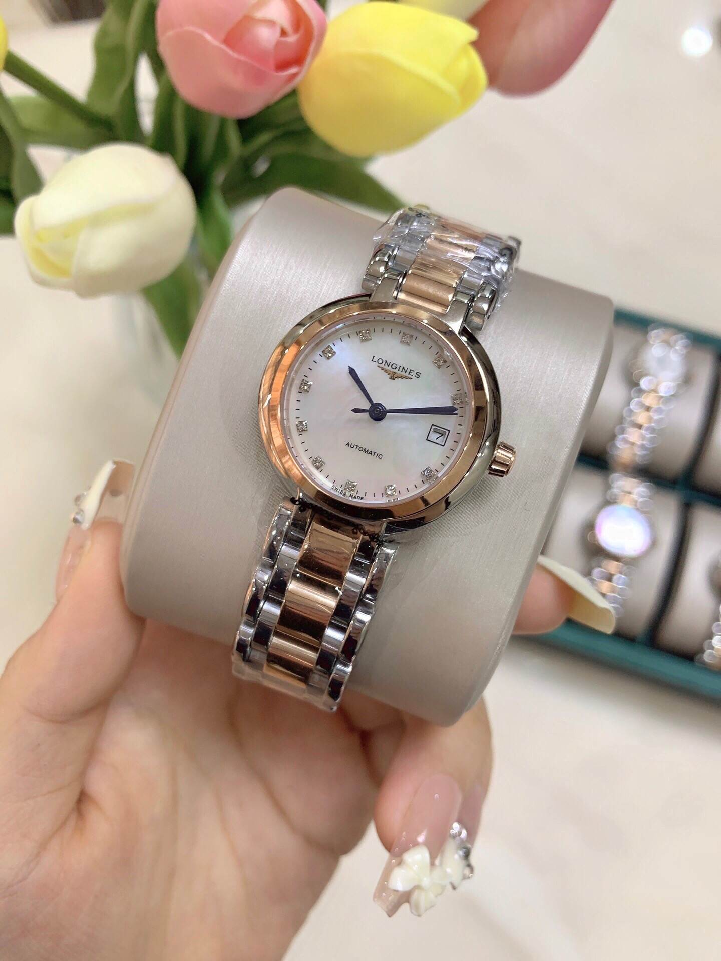 The wrist hour hand, elegance is an attitude. ?? [longines] Moon-Heart collection watches, the perfect definition of elegance. Elegance is an attitude???? elegance, true self. This is the slogan of Longines and its core values. The collection of watches i