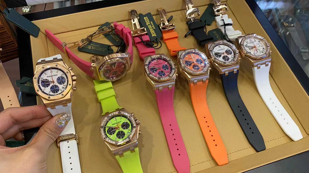 AP Audemars Piguet Royal Oak collection beauty is almost every one of them! Stainless steel case with diamond octagonal diamond bezel design imported Japanese multi-power quartz movement stable chronograph function sapphire crystal scratch-resistant glass