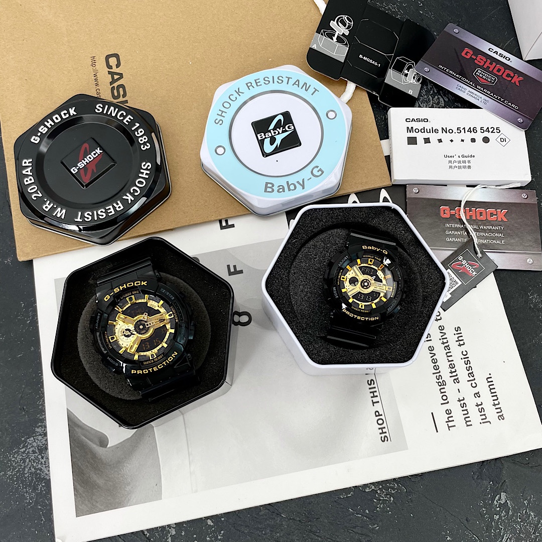 ?? In stock 65 Casio watches G-SHOCK series high quality pursuit, black gold pair, you deserve to have! Main features: Automatic LED lighting, 200m water resistance, World Time, countdown, alarm, intermittent alarm, calendar. Size: Men's 52mm Women's 42mm