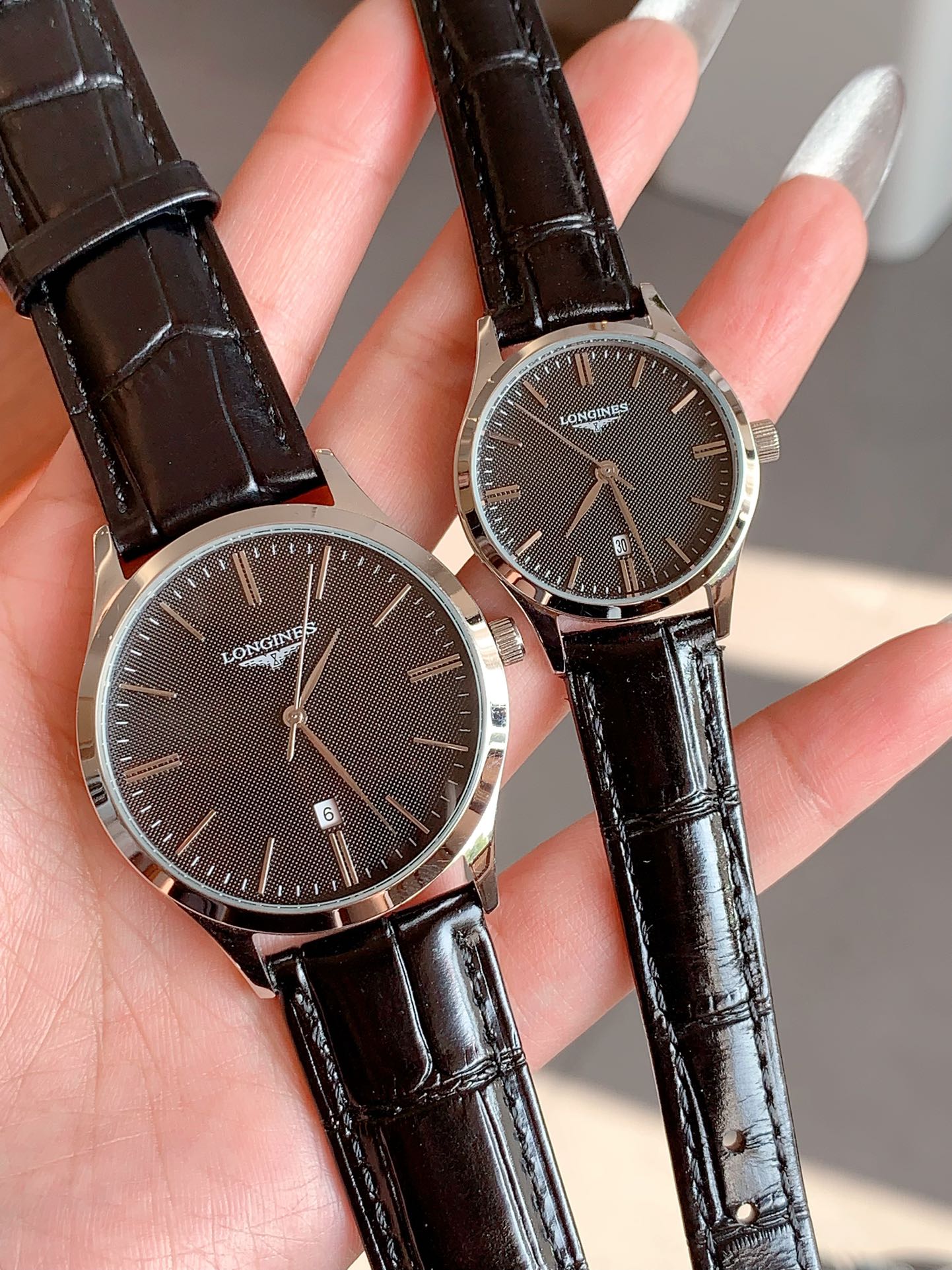 New ?? white case 190 rose case 210 steel strap ?20
Brand: Longines ---- Noble high-end couple watches! Luxury GRAND type, premium top men and women WATCH, top imported quartz movement (stable) Top 316 stainless steel (durable) Mineral super mirror glass 