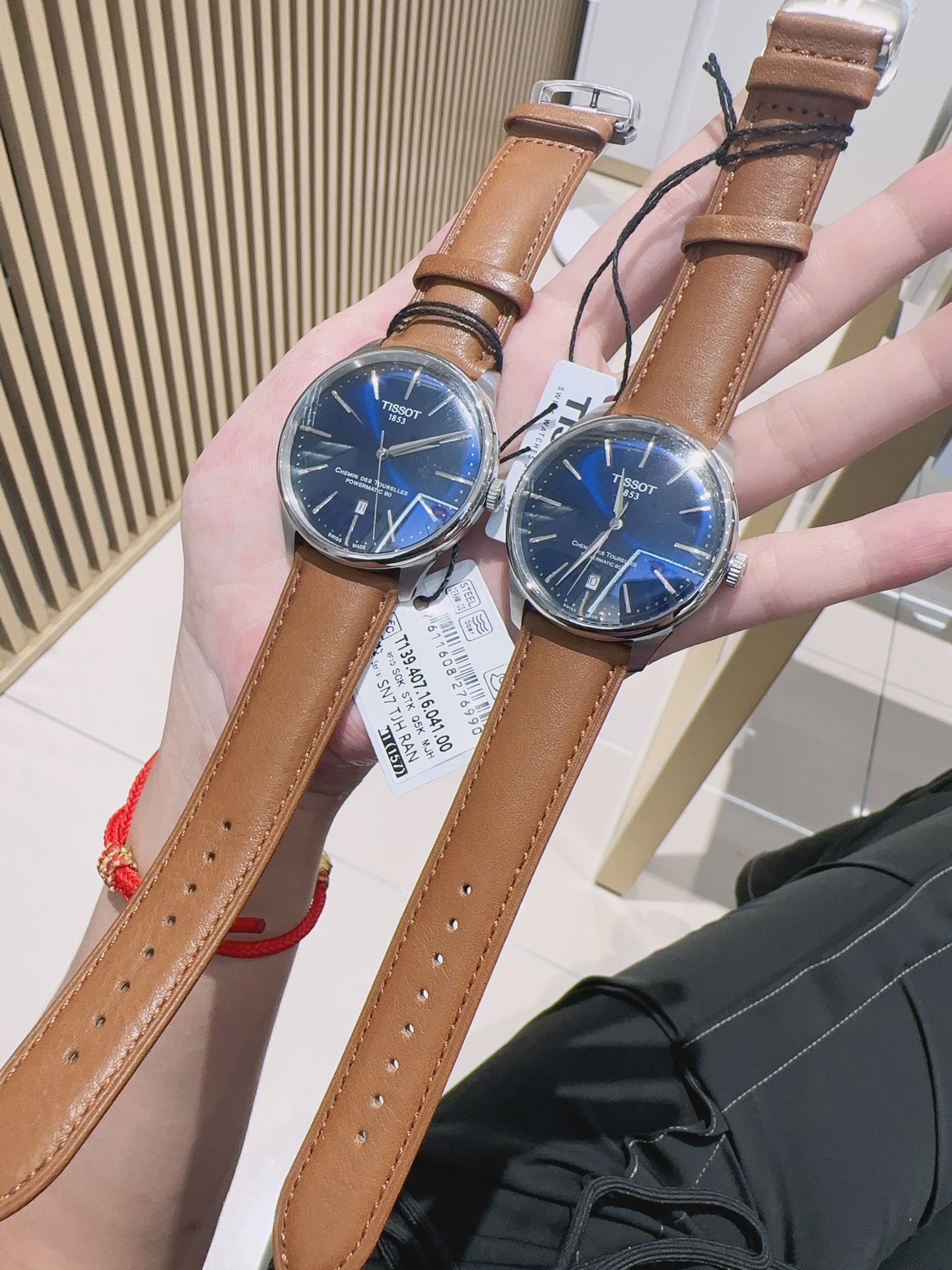 New ARRIVAL ??original Tissot Tissot Duval automatic mechanical watch, Gong Jun the same [color][color][color], original accessories ? with 2824/c07 skeleton movement. Sapphire glass, ~ 42mm in diameter /10.89mm in thickness. Two sizes: 39mm
Simple and el
