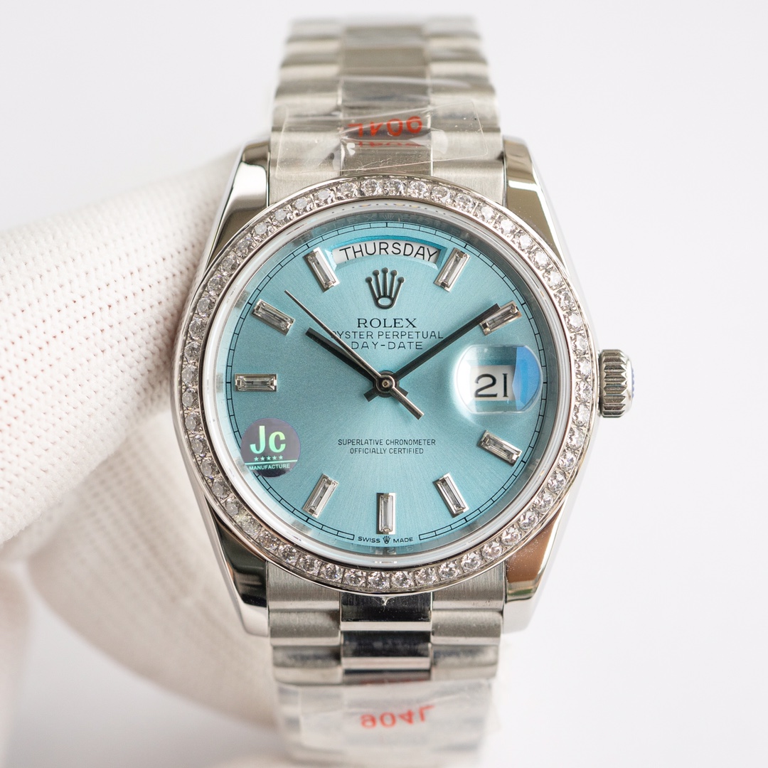 New Rolex Datejust 36 series
1 ? with Rolex 's new 2836 movement;
2 ? almost the same thickness as the original 11.7mm: 36mm in diameter;
3 ? Top-quality mother-of-pearl dial, set cube diamond, six-nine rock sugar diamond, consistent with Rolex factory;
4