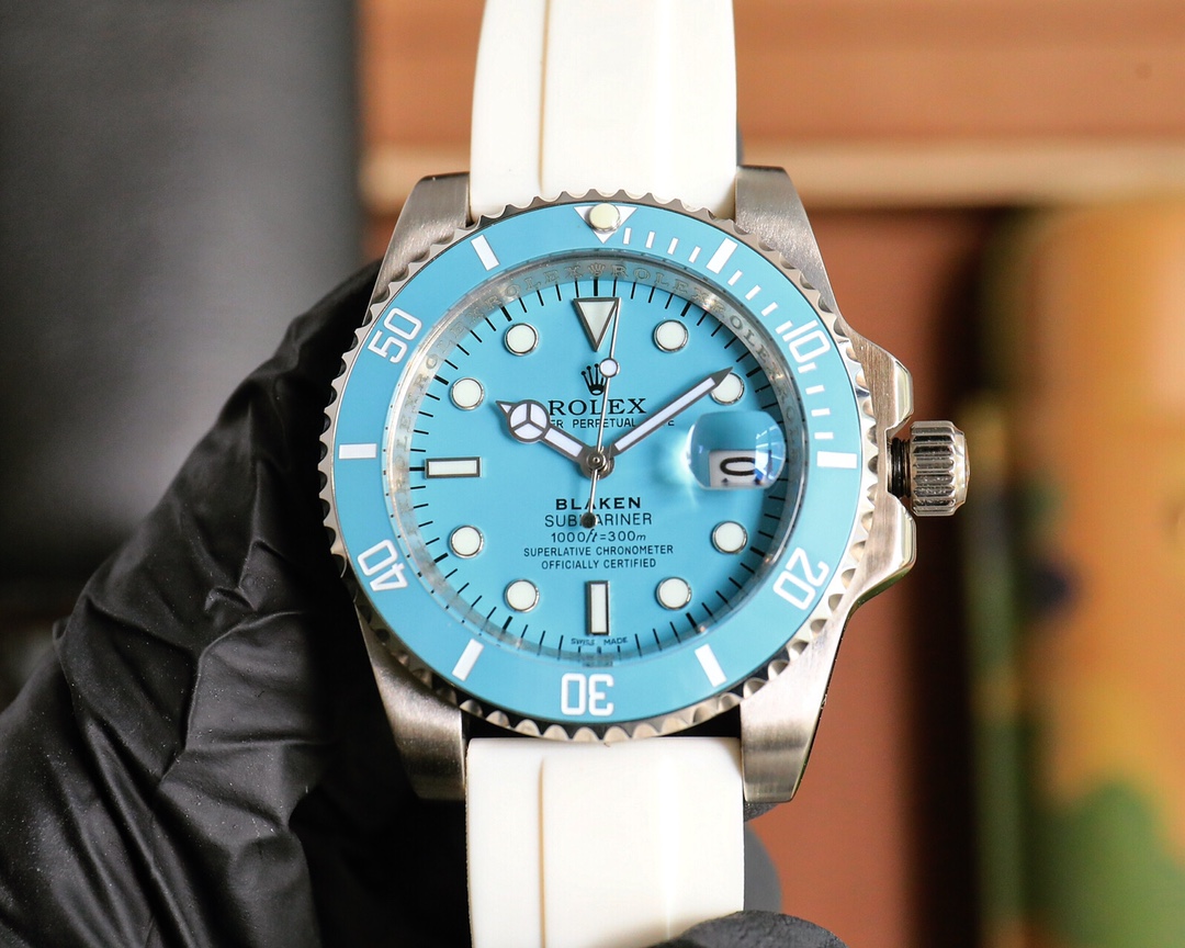 New ROLEX??Blaken Tiffany Submariner collection, top-notch plaything and toxicant, if you don't like the same street watch submariner, he will definitely be your kindred spirit. Based on Rolex 's most classic Submariner series Submariner, the bezel has be