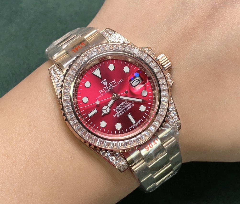 ?? New Rolex top plaything poison, if you don 't like the same street watch Submariner, he will definitely be your kindred spirit. Based on Rolex 's most classic Submariner series Submariner, the bezel is re-modified and then inlaid with top-quality natur