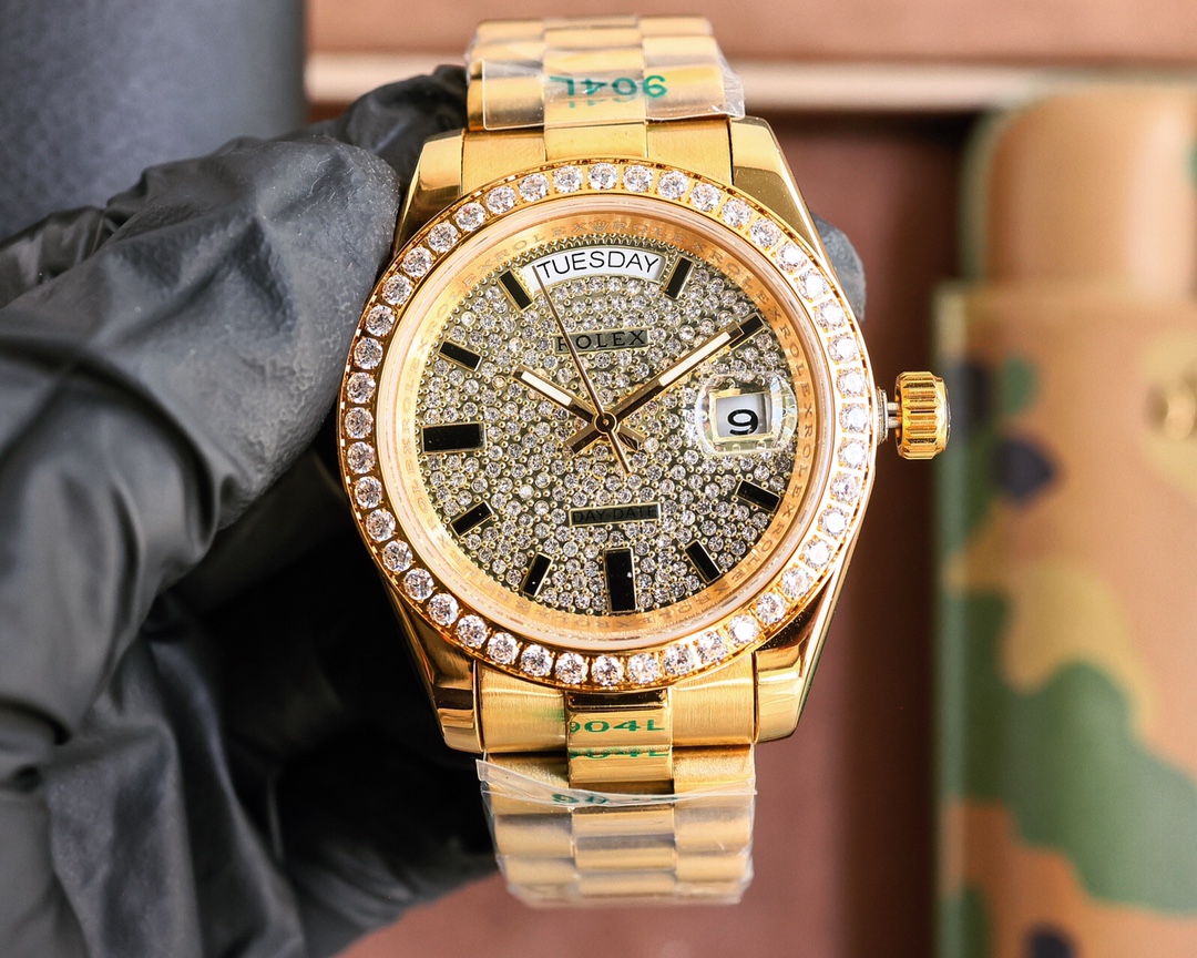 ?? New Rolex top plaything poison, if you don 't like the same street watch Submariner, he will definitely be your kindred spirit. Based on Rolex 's most classic Submariner series Submariner, the bezel is re-modified and then inlaid with top-quality natur