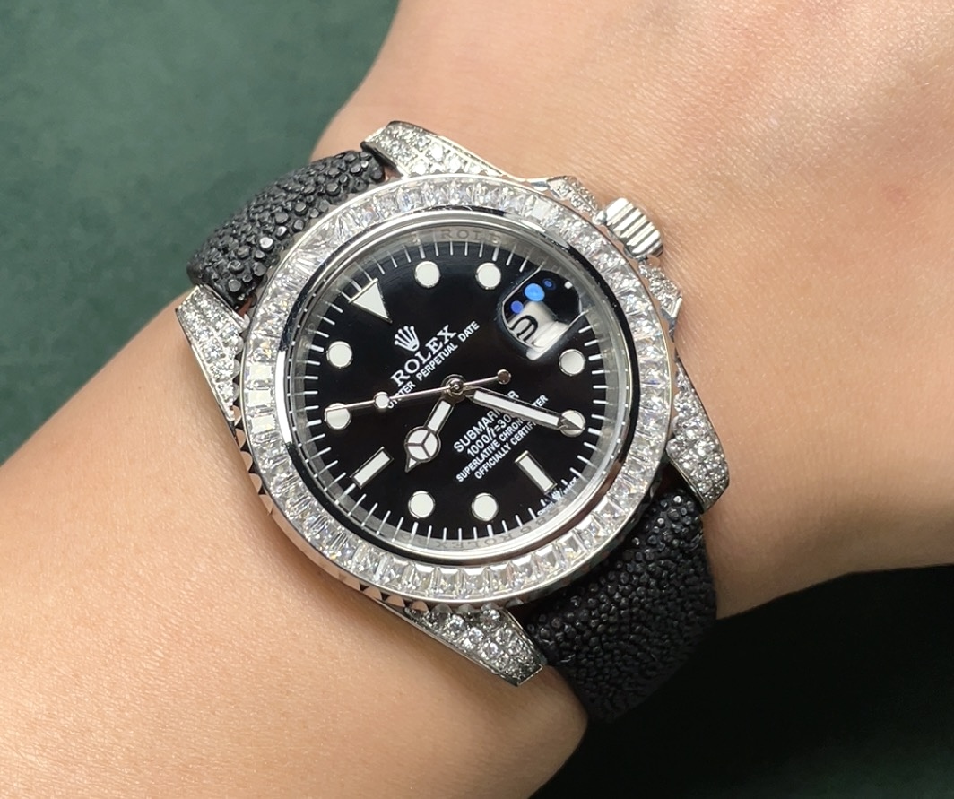 ?? New Rolex top plaything poison, if you don 't like the same street watch Submariner, he will definitely be your kindred spirit. Based on Rolex 's most classic Submariner series Submariner, the bezel is re-modified and then inlaid with top-quality natur