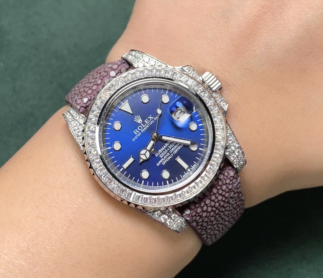 ?? New Rolex top plaything poison, if you don 't like the same street watch Submariner, he will definitely be your kindred spirit. Based on Rolex 's most classic Submariner series Submariner, the bezel is re-modified and then inlaid with top-quality natur