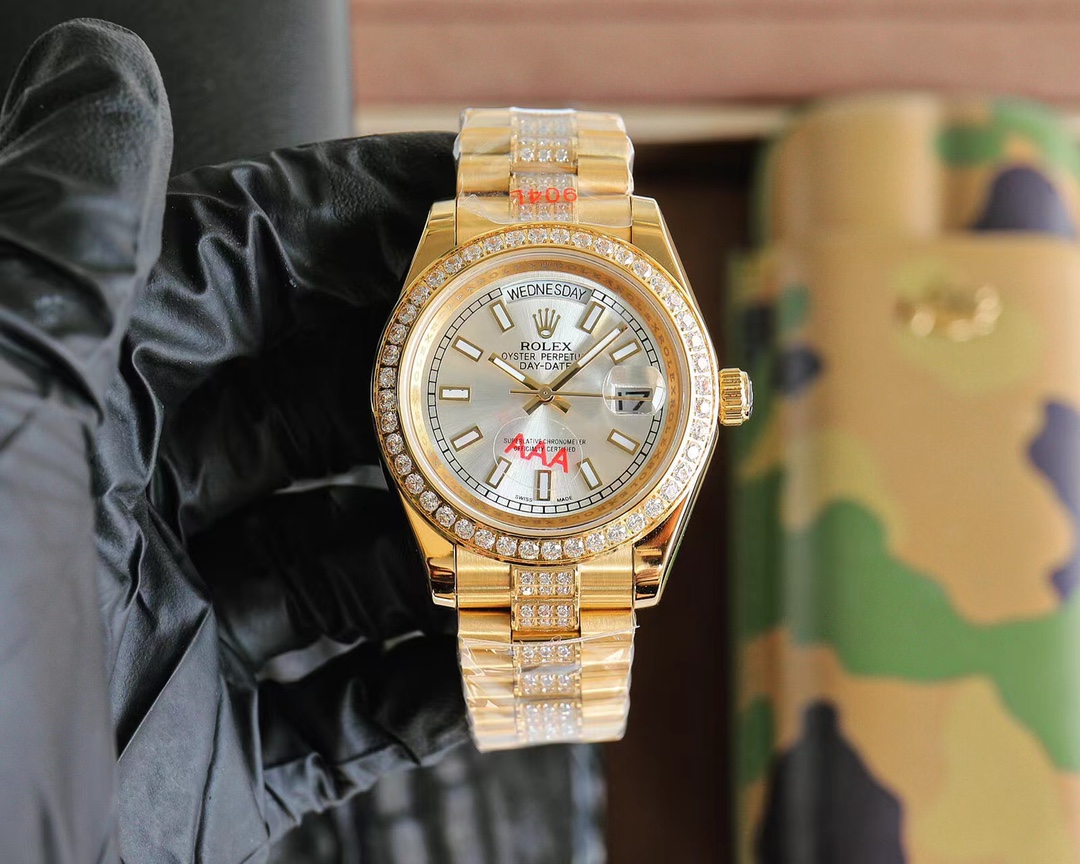 ?? New Rolex top plaything poison, if you don 't like the same street watch Submariner, he will definitely be your kindred spirit. Based on Rolex 's most classic Submariner series Submariner, the bezel is re-modified and then inlaid with top-quality natur