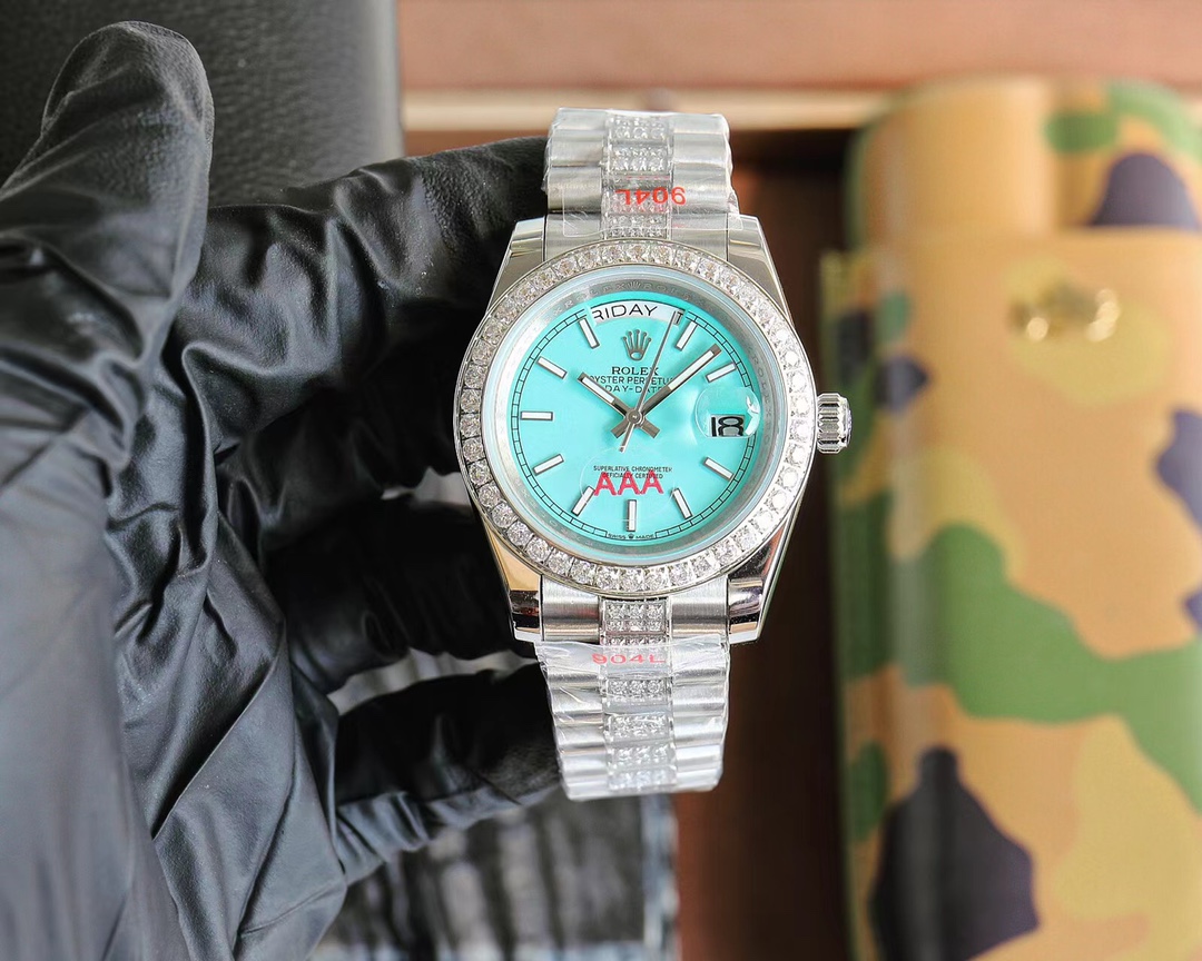 ?? New Rolex top plaything poison, if you don 't like the same street watch Submariner, he will definitely be your kindred spirit. Based on Rolex 's most classic Submariner series Submariner, the bezel is re-modified and then inlaid with top-quality natur