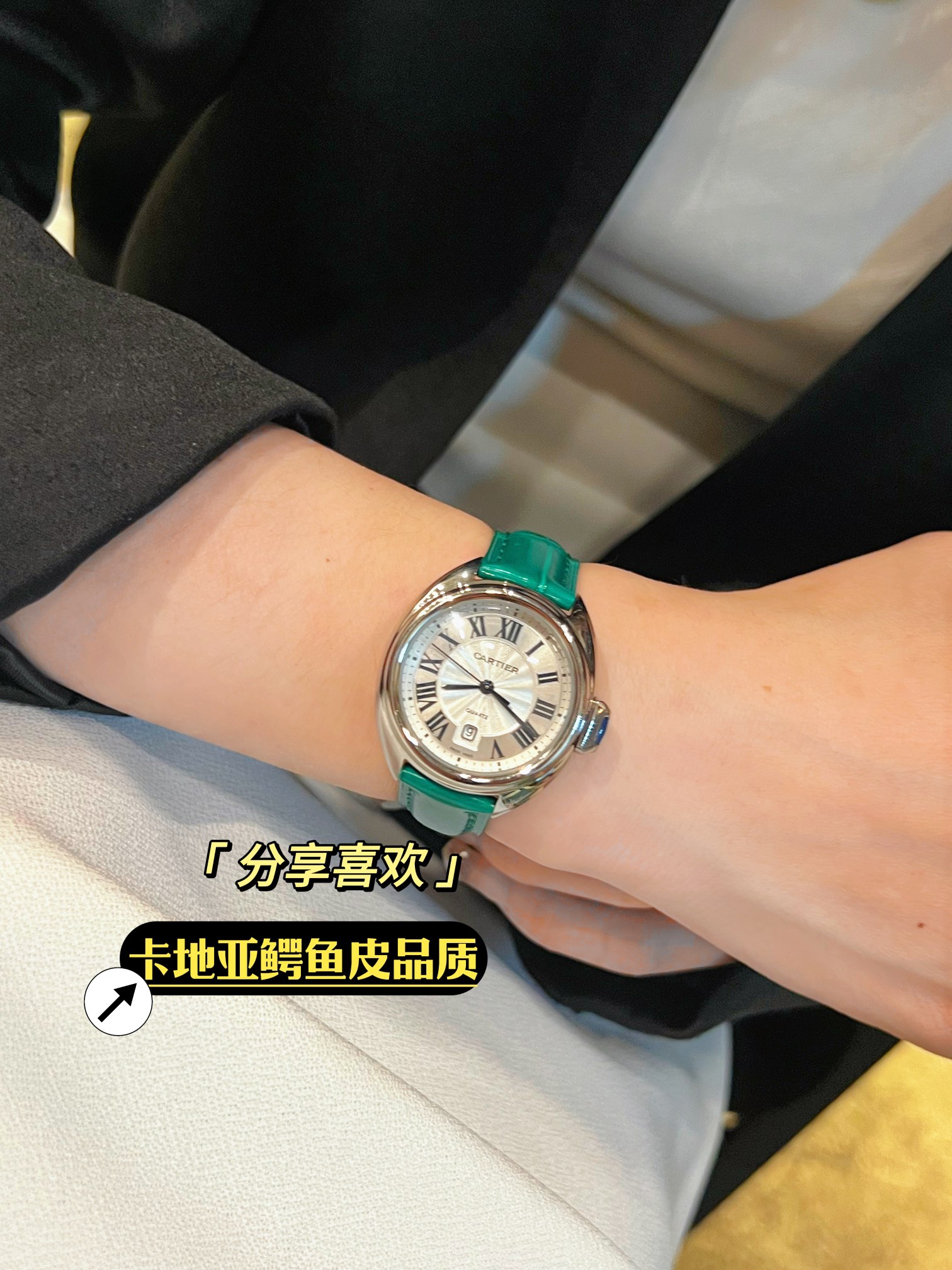 New color ?? White case 460 gold 480 diamonds ?20?? Crocodile leather high quality Kaka ?? Key Collection small 31mm Key watch retains Cartier's classic design: Arabic numeral hour markers and sword-shaped blue steel hands, a blue stone set at the tip of 