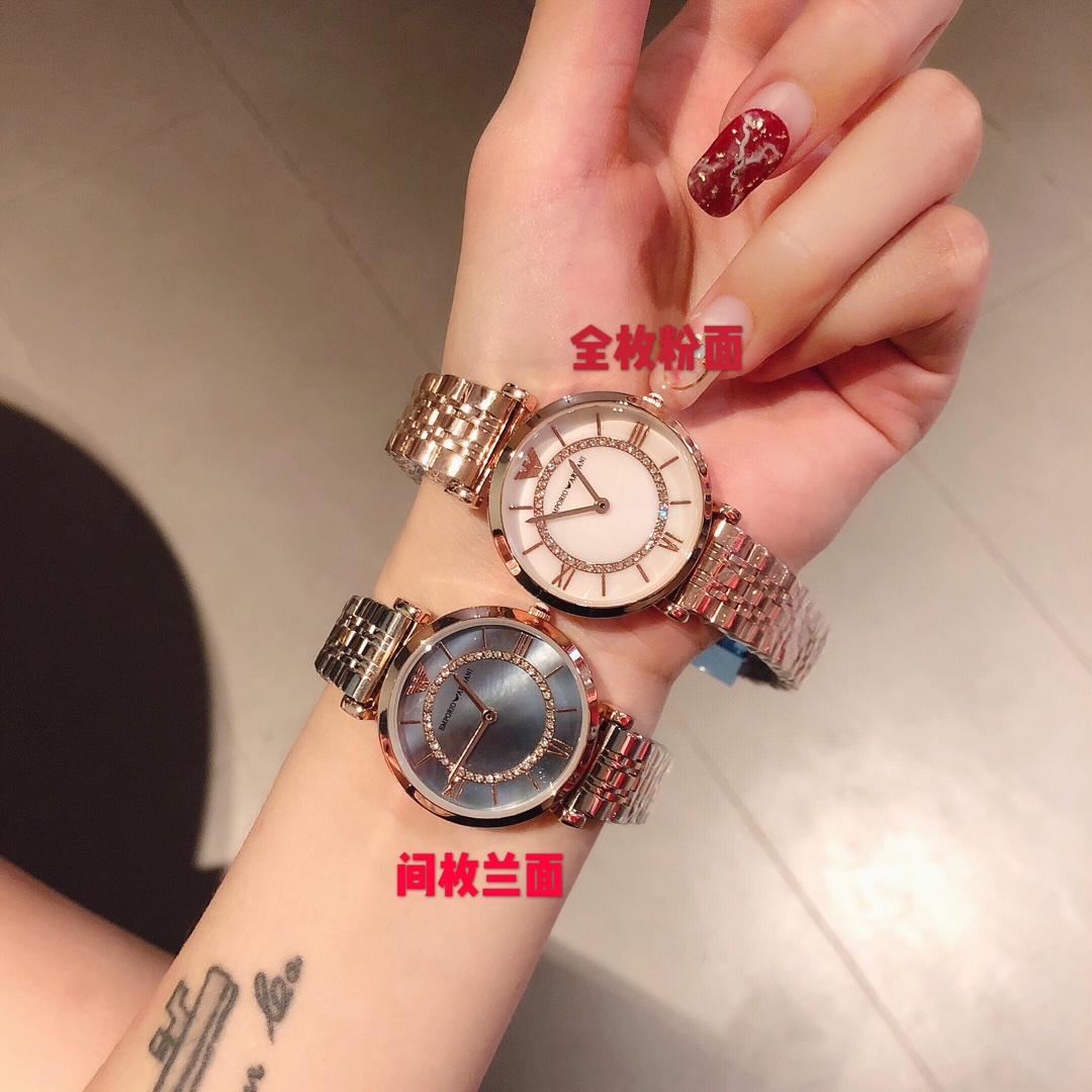 New color dial recommended by Xiaohongshu Armani Ferris Wheel Women Watch, more understated than Starry sky, the dial of the watch is mother-of-pearl, the color will be different from different angles, there is a ring of rhinestones in the dial, and it wi