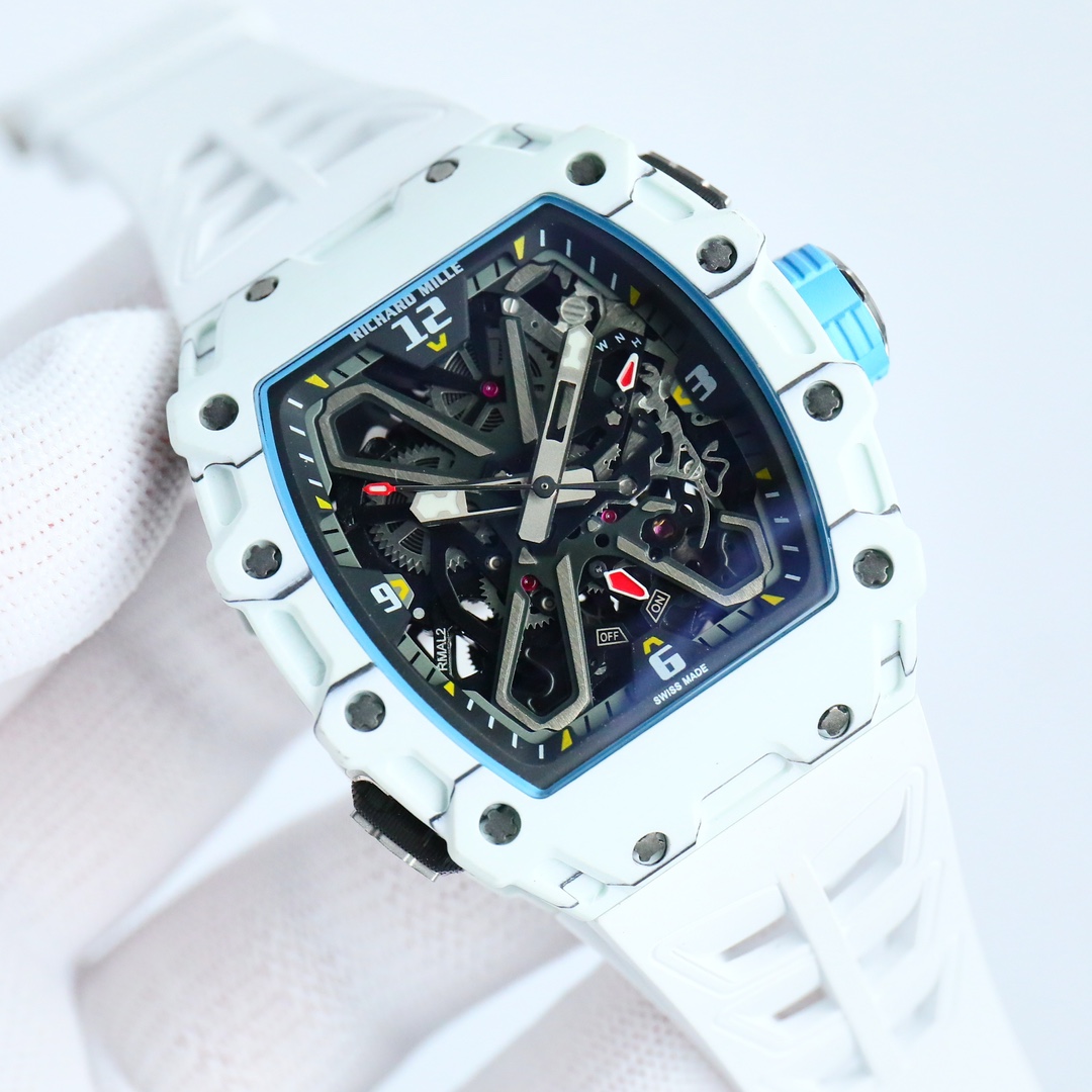 One-piece SAVIR-FAIRE has designed a one-piece tourbillon watch called RM35-03 rafaelnadal, with grade 5 CarbonTPT carbon fiber and a strap with a soft feel of pure rubber imported from Malaysia, all for exclusive use - a top-notch ceiling replica!