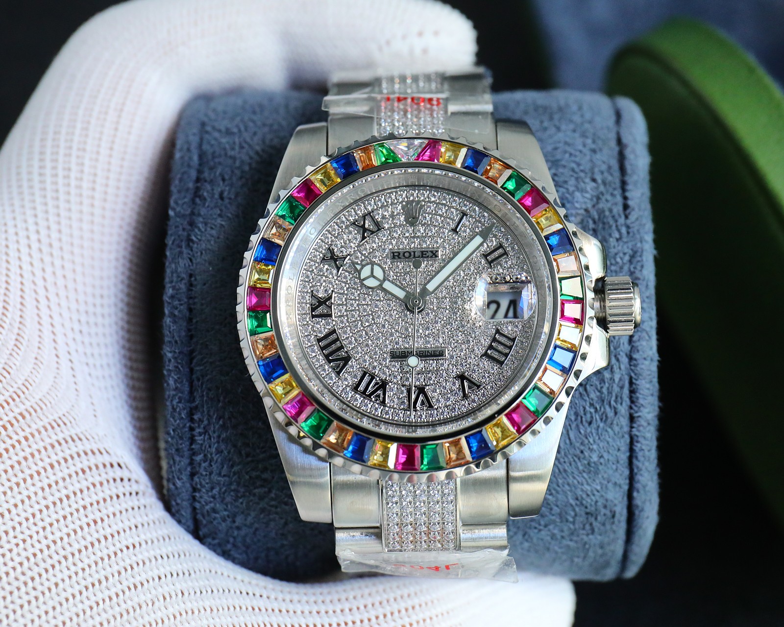 The literal is not set with diamonds at 1400, and the literal is set with diamonds at 1500
?? Brand new face three-bead steel band
The ROLEX ?? ultimate luxury starry sky edition watch is hand-set and densely set with top-quality Swarovski diamonds, an in