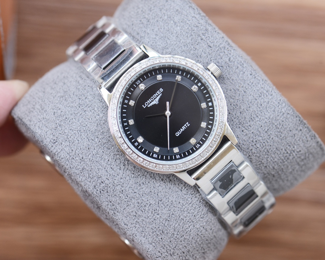 ?? Diamond case 220.240 steel strap 20 Longines simple and elegant women imported quartz movement Mineral glass mirror 316L stainless steel case 28mm diameter 8mm thick ?? This watch is beloved by women, and on different occasions ?? showcases their uniqu