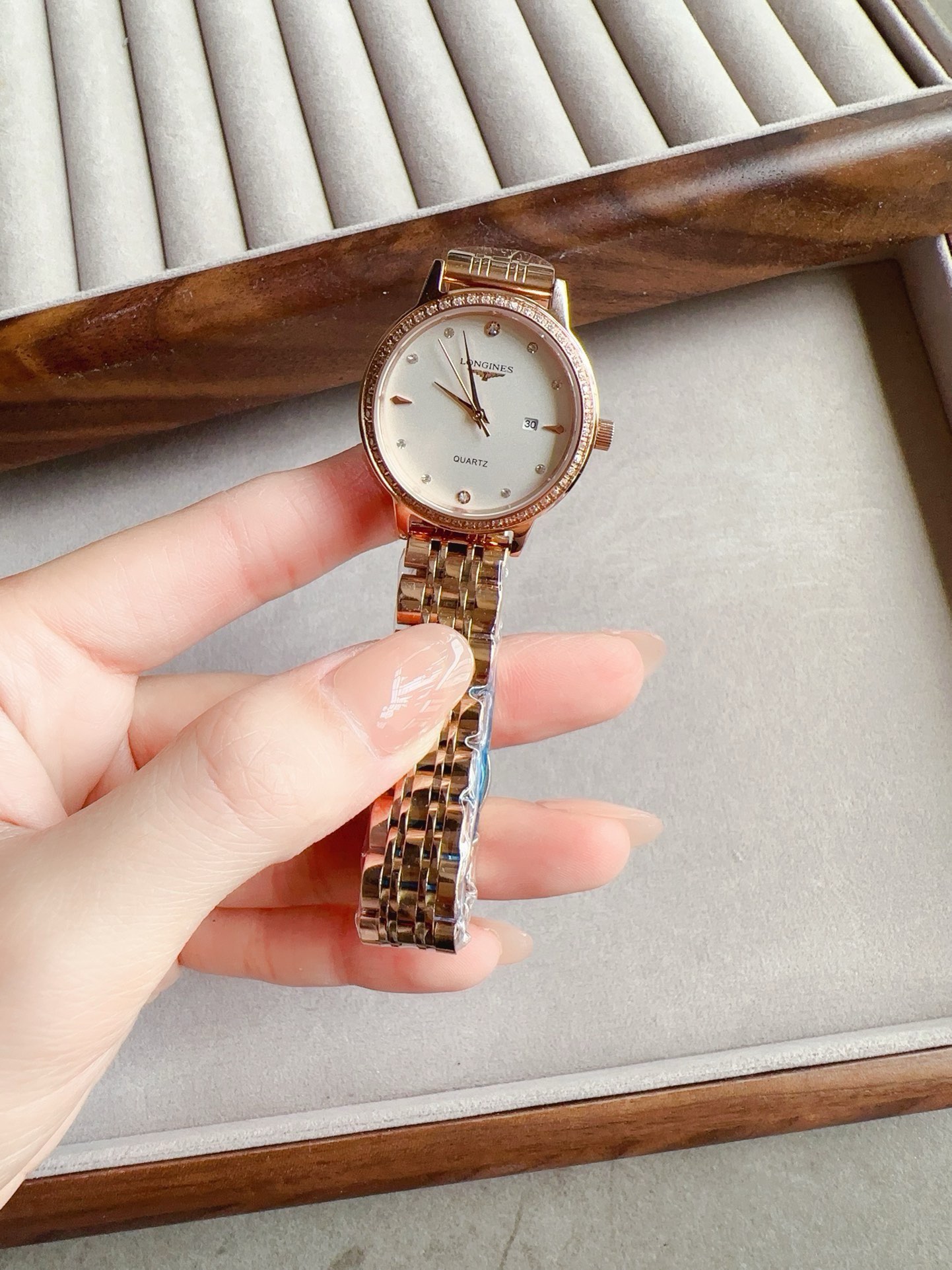 ?? Diamond 220.240 steel strap 20 ceramic 40 Longines - simple and elegant imported quartz movement mineral glass crystal 316L stainless steel case 28mm in diameter 8mm thick ?? This watch is beloved by women and showcases their unique personality and cha
