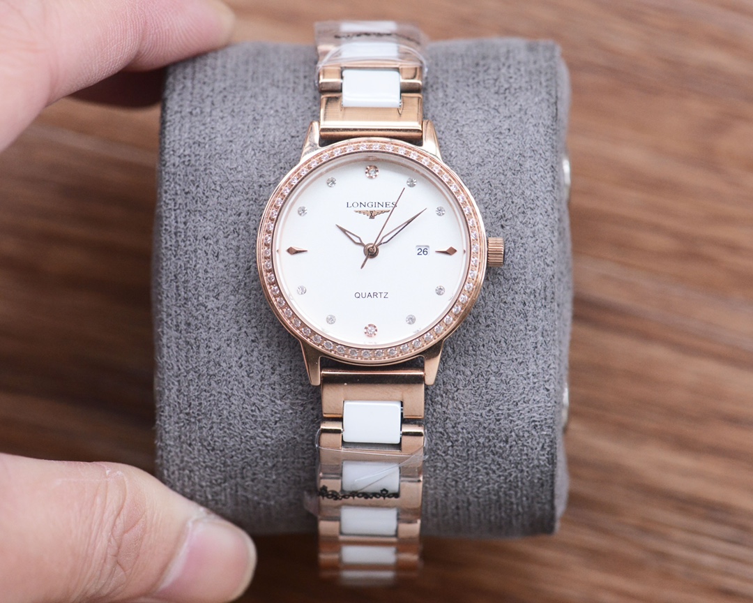 ?? Diamond case 220.240. Steel 240.260 ceramic ?20 Longines simple and elegant women imported quartz movement Mineral glass mirror 316L stainless steel case 28mm diameter 8mm thick ?? This watch is beloved by women, and on different occasions ?? showcases