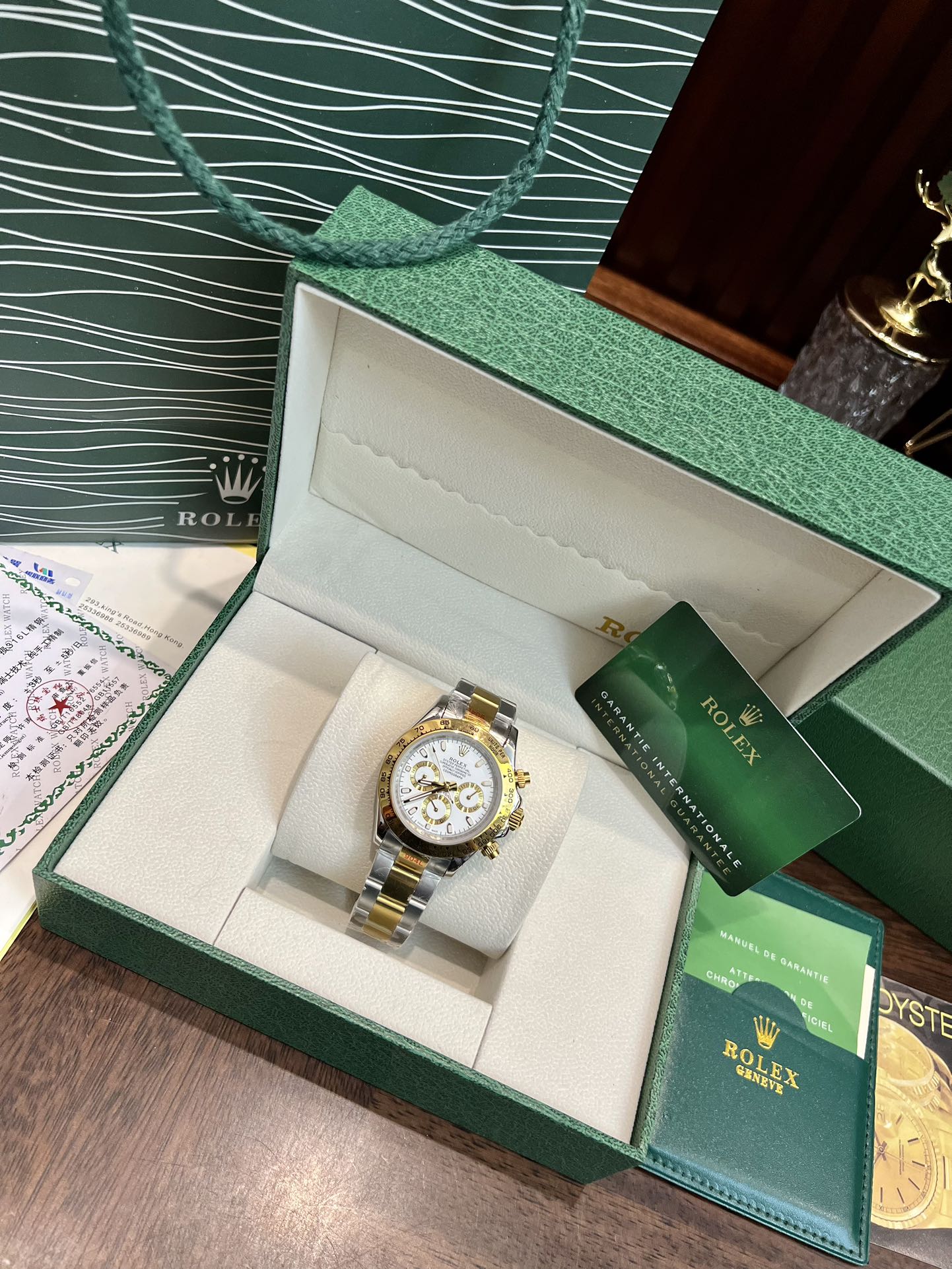 [??SNWQ??] p??260 (picture same packaging ?30)
?? ?? SNWQ ???? p ?? 260 (Picture same packaging ?? 30) [Upgraded Panda ?? series movement stable original case Reliable push ??] [Wow] Rolex gold and white Daytona hit arrived ?? Type: Diving Series Ceramic 