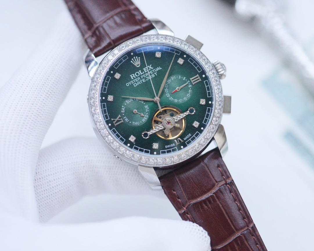 Exclusive: 580
Brand: Rolex-Rolex ????
Type: Men 's watch ????
Case: Top 316 stainless steel L
Strap: Imported calfskin strap
Movement: Fully automatic imported mechanical movement ??
Mirror: Mineral scratch-resistant mirror glass
Size: 42mm diameter 12mm