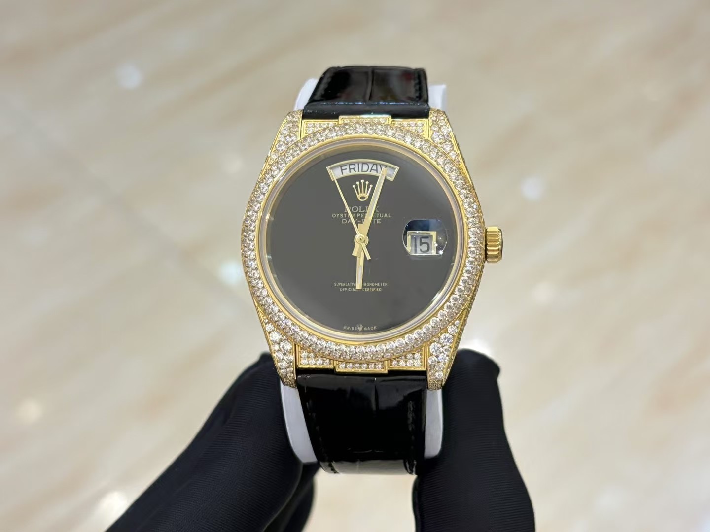 ?? Top-quality RoLEX ???? First Datejust American Alligator leather strap collection! ? The back is set with top-quality natural opal, big sparkle, extremely difficult, the most glittering craftsmanship of the same material at present. To be perfect at al