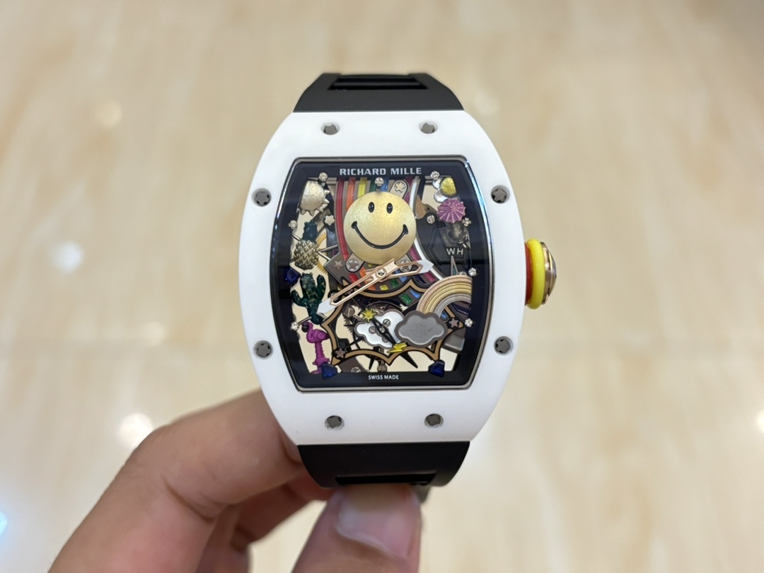 Smiling Face New V2 upgraded version, all-in-one machine arrives Watch video 6 o 'clock position The movement will rotate the real all-in-one machine.
[RICHARD MILLE] Richard Mille releases the new RM 88 Smiley automatic flywheel watch for a playful style