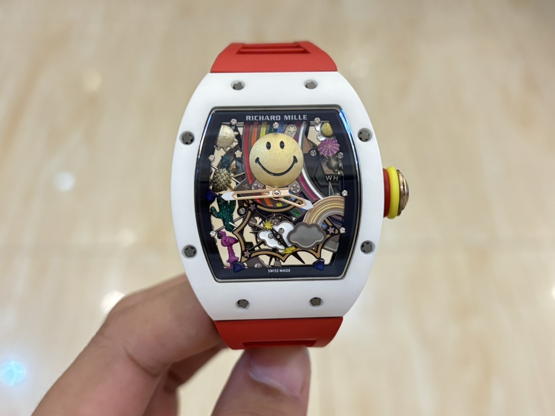 Smiling Face New V2 upgraded version, all-in-one machine arrives Watch video 6 o 'clock position The movement will rotate the real all-in-one machine.
[RICHARD MILLE] Richard Mille releases the new RM 88 Smiley automatic flywheel watch for a playful style