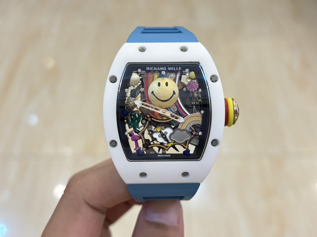 Smiling Face New V2 upgraded version, all-in-one machine arrives Watch video 6 o 'clock position The movement will rotate the real all-in-one machine.
[RICHARD MILLE] Richard Mille releases the new RM 88 Smiley automatic flywheel watch for a playful style