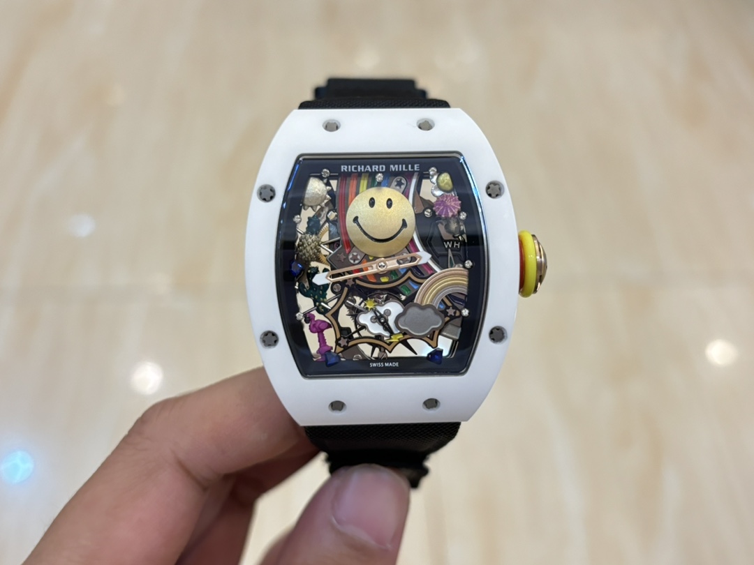 Smiling Face New V2 upgraded version, all-in-one machine arrives Watch video 6 o 'clock position The movement will rotate the real all-in-one machine.
[RICHARD MILLE] Richard Mille releases the new RM 88 Smiley automatic flywheel watch for a playful style