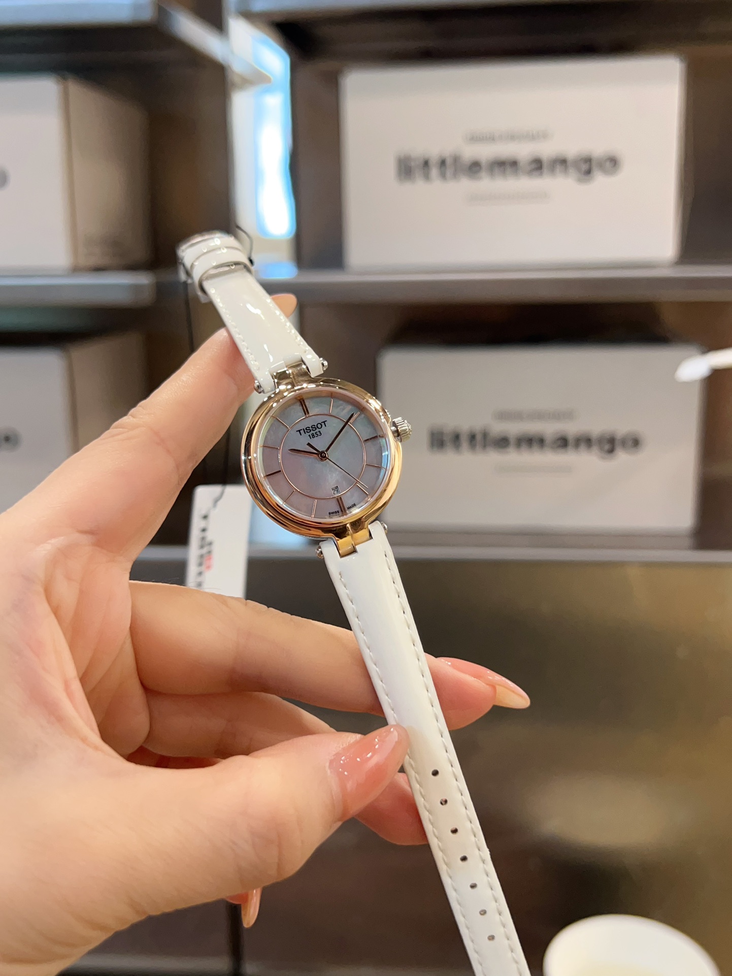 ???? White 280/ Gold 300 steel band ?20??
The most classic style of Tissot counter! Tissot steel band style! Tissot t094 quartz watch! Flamingo collection quartz watch for ladies! Six colors to choose from! Original imported movement. One watch, one code,