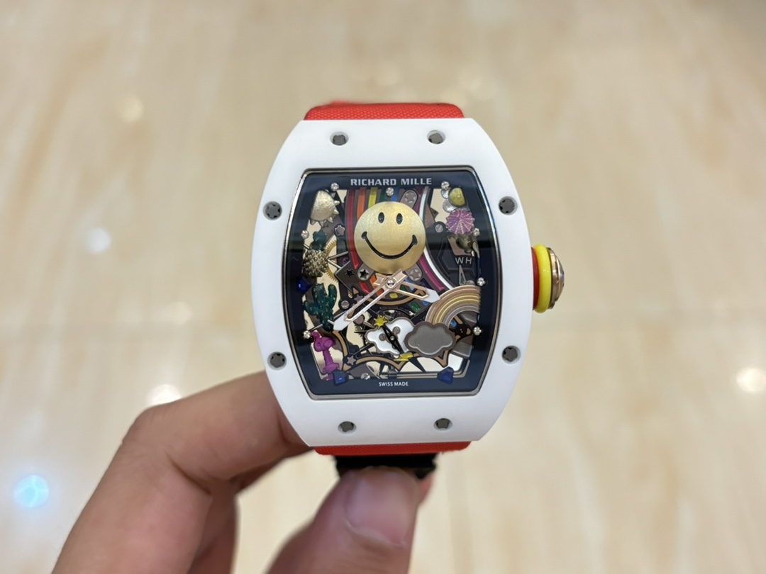 Smiling Face New V2 upgraded version, all-in-one machine arrives Watch video 6 o 'clock position The movement will rotate the real all-in-one machine.
[RICHARD MILLE] Richard Mille releases the new RM 88 Smiley automatic flywheel watch for a playful style