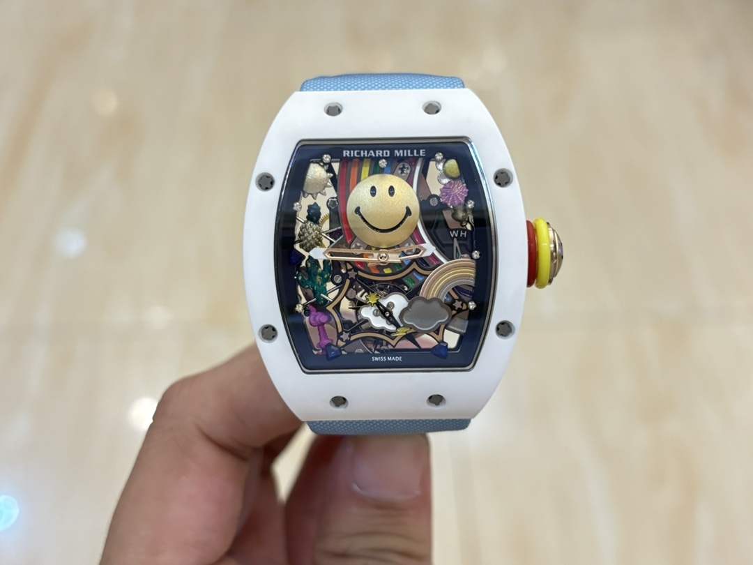 Smiling Face New V2 upgraded version, all-in-one machine arrives Watch video 6 o 'clock position The movement will rotate the real all-in-one machine.
[RICHARD MILLE] Richard Mille releases the new RM 88 Smiley automatic flywheel watch for a playful style