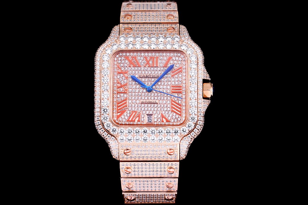The new Cartier Santos Starry Sky is here! The WHOLE watch is summer heat and grandeur, colorful and colorful with a variety of diamond colors set in all the face all the diamond colors can be matched and interchanged at will the most outstanding IS the r